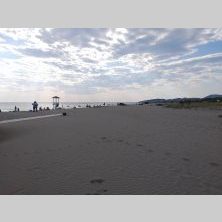 Odpoczynek na Velikiej Plaży w Ulcinju – nadmorski etap wycieczki motocyklowej Caravana Wyjazdy Motocyklowe.
