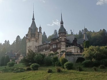 Pałac Peleș w Sinaia – jeden z najpiękniejszych punktów na trasie wyprawy motocyklowej po Rumunii