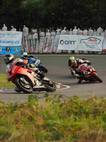 Wyścigi Czech Tourist Trophy w Hořicach – dzień pełen motorsportu podczas wyprawy motocyklowej do Czech