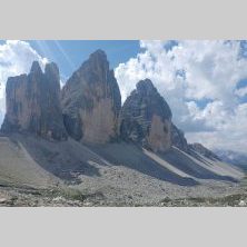 Tre Cime di Lavaredo na trasie wyprawy motocyklowej Caravana – ikoniczny masyw Dolomitów i obowiązkowy punkt wyjazdu motocyklowego w Alpy.